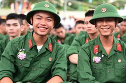 Năm 2027, bị cận bao nhiêu độ thì tạm hoãn nghĩa vụ quân sự?