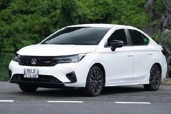 Ô tô Honda giảm hơn nửa doanh số