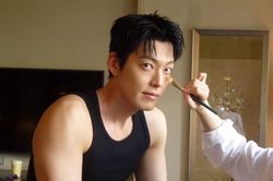 Kim Woo Bin khoe ảnh đời thường, một chi tiết khiến fan chú ý