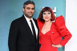 Lady Gaga đón con đầu lòng cùng hôn phu Michael Polansky