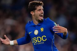 Chelsea giữ chân Pedro Neto bằng bảng hợp đồng mới, dập tắt tin đồn sang Man City