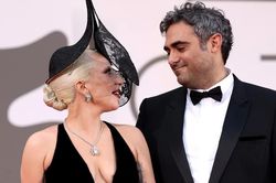 Ở tuổi 40, Lady Gaga lần đầu làm mẹ, đón con đầu lòng cùng hôn phu