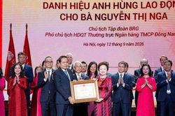 Bà Nguyễn Thị Nga được phong tặng danh hiệu Anh hùng Lao động