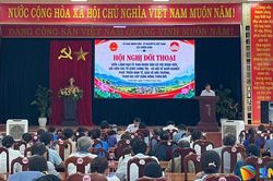 Lãnh đạo UBND xã Chiên Đàn đối thoại với đoàn viên, hội viên các tổ chức chính trị - xã hội