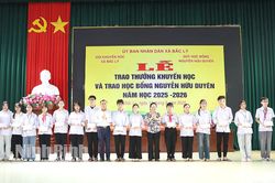 Quỹ học bổng Nguyễn Hữu Duyên trao thưởng khuyến học, khuyến tài năm học 2025-2026