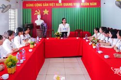 Hạt nhân chính trị trong những ngôi trường mới