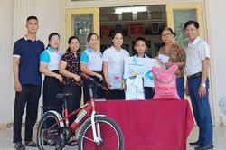 Tiếp sức cho học sinh khó khăn