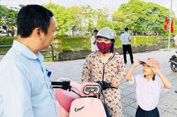 Cổng trường thông thoáng, học sinh an toàn