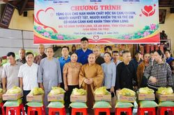 Vĩnh Long: Chùa Tuyên Linh trao quà, tiếp thêm niềm vui cho 450 hoàn cảnh khó khăn