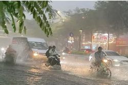 Thời tiết 12/9: Trung Bộ và Nam Bộ tiếp tục có mưa dông diện rộng
