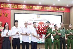 Công an tỉnh Tuyên Quang chúc mừng Ngày truyền thống Tòa án nhân dân