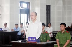 Mượn danh hỗ trợ vay vốn ngân hàng, chiếm đoạt tài sản gần 8 tỷ đồng