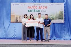 Hơn 2.000 học sinh các vùng khó khăn được dùng nước sạch