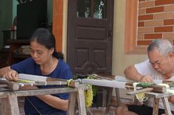 Một ngày trải nghiệm nghề thêu Khoái Nội