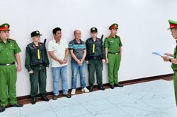 Công an Thành phố Hồ Chí Minh bắt tạm giam 4 đối tượng về tội gây ô nhiễm môi trường