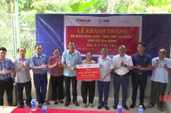 Trao 'Mái ấm tư pháp' cho cán bộ cơ sở xã Lý Bôn