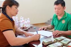 Giải ngân 500 triệu đồng hỗ trợ chăn nuôi gà thương phẩm tại phường Nùng Trí Cao
