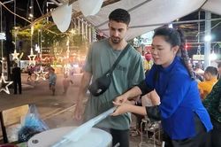 Trải nghiệm ẩm thực truyền thống tại Phố đi bộ Kim Đồng