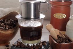 Uống cà phê thế nào để hạn chế răng ố vàng?