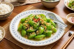 Xào mướp đừng vội cho vào chảo, thêm một bước này để mướp xanh mướt, không thâm đen