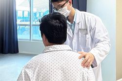 Người đàn ông 50 tuổi mờ mắt tưởng biến chứng tiểu đường, bất ngờ phát hiện nhồi máu não