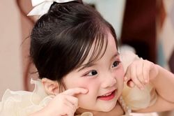 Lisa - con gái Khánh Thi 'đốn tim' khán giả ở tuổi lên 3