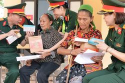 Đưa Nghị quyết 72 đến với người dân vùng biên Na Ngoi