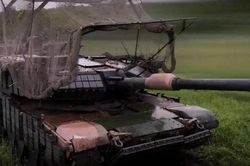UAV Nga ép xe tăng Abrams Mỹ nằm im trên chiến trường Ukraine