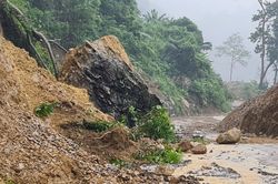 Mưa lớn gây chia cắt, sạt lở tại khu vực miền núi, biên giới Quảng Trị