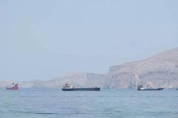 Iran và Oman thống nhất tuyến hàng hải mới qua eo biển Hormuz