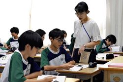 Thứ khiến khả năng đọc hiểu của học sinh Nhật Bản giảm sút