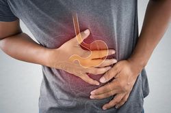 Dấu hiệu cảnh báo ung thư dạ dày giai đoạn đầu dễ bị bỏ qua