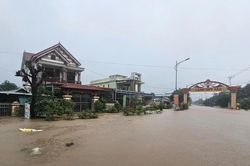 Trường học Quảng Trị cho học sinh nghỉ học khi mưa lũ nguy hiểm