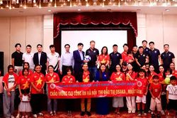 Cộng đồng người Việt tại Nhật giao lưu Câu lạc bộ Công an Hà Nội trước trận đấu với Gamba Osaka