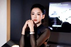 Chương Tử Di đang 'đi theo vết xe đổ' của Lưu Hiểu Khánh