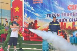 Học sinh Bắc Ninh thực hành kỹ năng phòng cháy, chữa cháy và cứu nạn, cứu hộ
