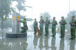 Khi &yacute; Đảng h&ograve;a c&ugrave;ng l&ograve;ng d&acirc;n - vững chắc mốc chủ quyền nơi tuyến đầu bi&ecirc;n giới