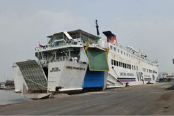 Indonesia gấp rút tìm kiếm tàu chở hàng trăm khách mất tích trên biển