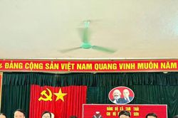 Chuyện vợ chồng người Mông cùng tuyên thệ dưới cờ Đảng
