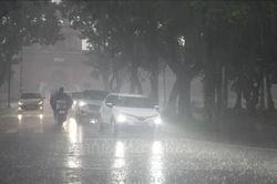 Áp thấp nhiệt đới đổi hướng về Trung Lào, miền Trung mưa rất lớn