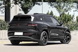 SUV dài 5 mét, công suất 503 mã lực, giá 850 triệu đồng