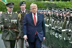 Ông Trump “đụng” vấn đề nhạy cảm của Anh trong chuyến thăm Ireland