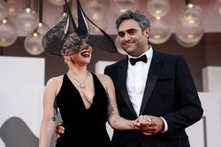 Khán giả vui mừng trước loạt khoảnh khắc Lady Gaga bên con đầu lòng