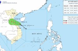 Áp thấp nhiệt đới tiến vào đất liền, miền Trung hứng mưa lớn