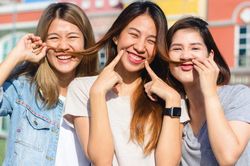Những cô gái Gen Z chọn chồng bằng… 'bảng cân đối tài chính'