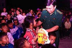 Ấm áp 'Trăng thu biên cương' ở Nghệ An