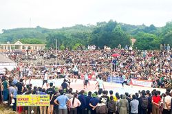 Hàng nghìn khán giả cổ vũ Giải bóng chuyền chào mừng 85 năm thành lập Chiến khu Ngọc Trạo