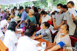 Khám sức khỏe, phát thuốc miễn phí cho 2,7 ngàn người nghèo, người khuyết tật, trẻ mồ côi