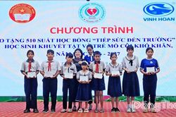 Đồng Tháp: Trao 510 suất học bổng 'tiếp sức đến trường' cho học sinh khó khăn