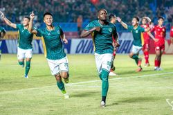 Thắng kịch tính Quy Nhơn United, FC Thái Nguyên nhận 'mưa' tiền thưởng ngày ra quân